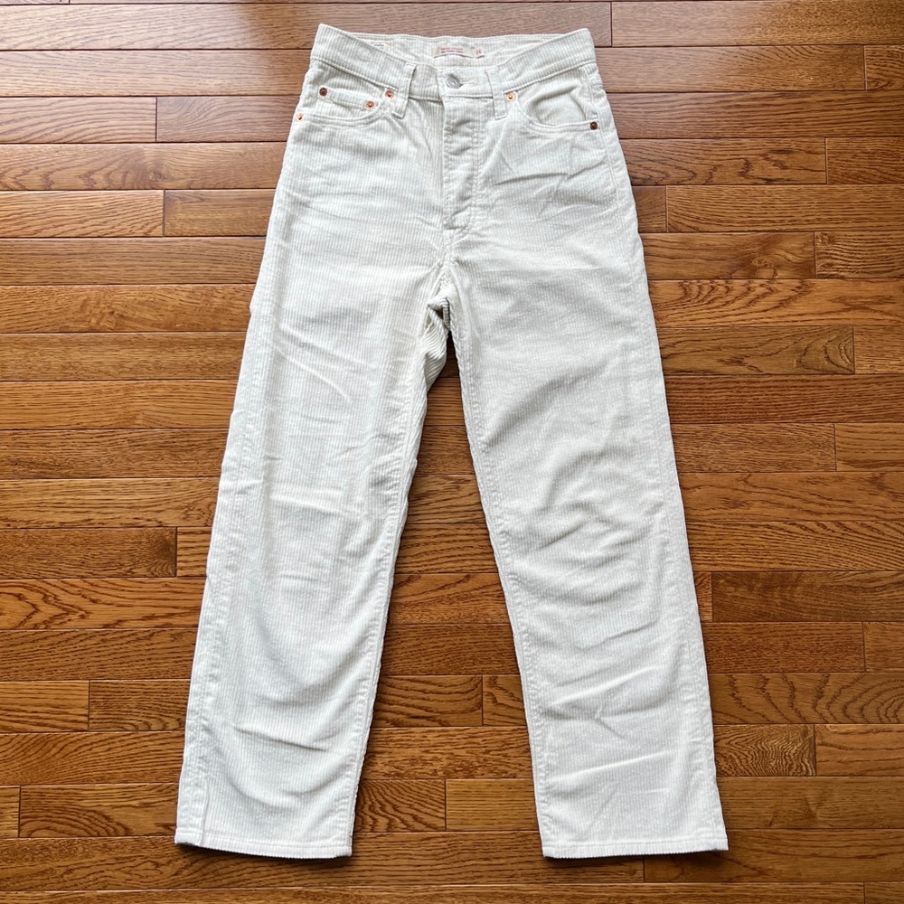 Levi’s Size 26 Ribcage Straight Corduroy Pants